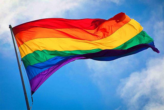 Появление ЛГБТ-флага над мечетью Кадыров назвал «мерзким инцидентом»