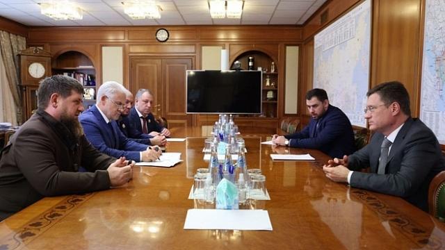 Новак обсудил с Кадыровым поддержку цементного производства в Чечне