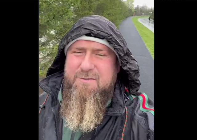 На фоне слухов о тяжелой болезни Кадырова в телеграм-канале главы Чечни появилось видео его с прогулки