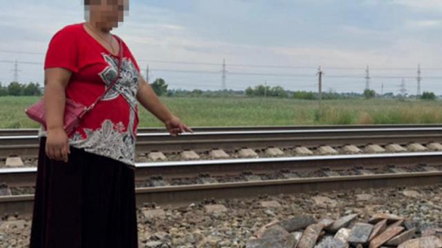 В Новочеркасске женщина в одиночку обчистила вагон грузового поезда