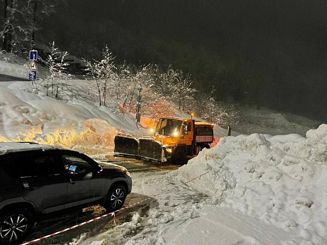 В Сочи снежная лавина повредила газопровод и два водопровода