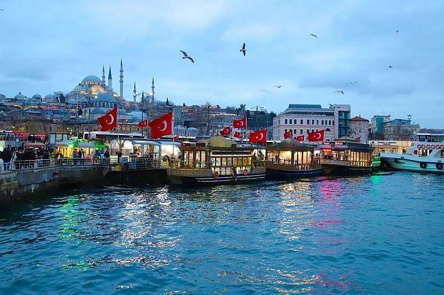  В турецкой Анталье ежедневно фиксируют 400 носителей коронавируса среди туристов