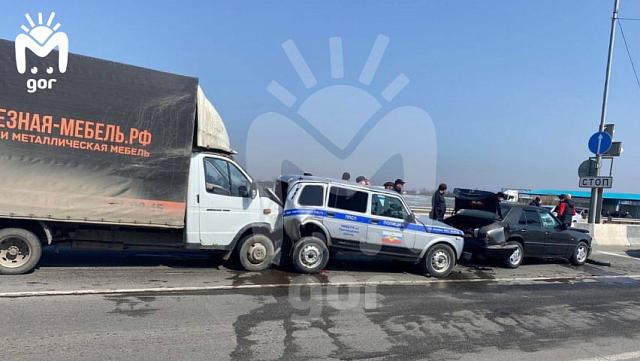 Двое полицейских пострадали в ДТП с патрульной машиной в Северной Осетии