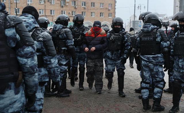 На несанкционированных акциях в России задержали более 4 тысяч человек