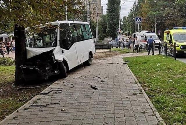 В Ставрополе во время ДТП пострадало восемь пассажиров маршрутки