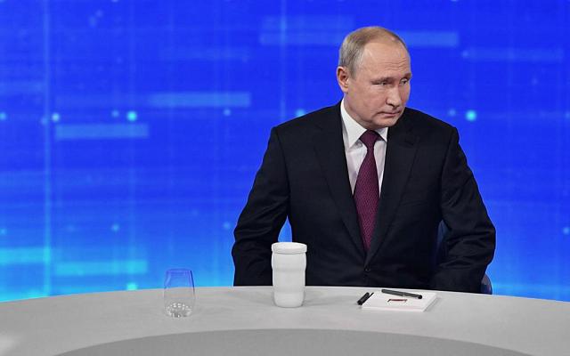 Путин назвал незаконным увольнение за отказ от вакцинации от коронавируса