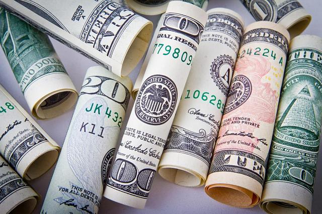 Райффайзенбанк возобновит продажу наличной валюты
