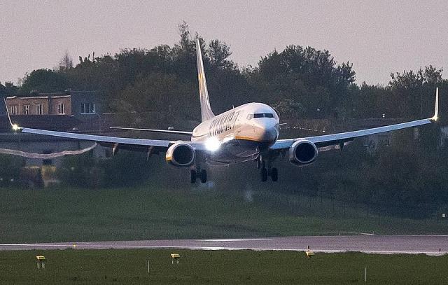 Самолёт, летевший из Петербурга в Сочи, подал сигнал тревоги над Казахстаном