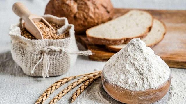 Цены на муку и хлеб начали контролировать в Азербайджане
