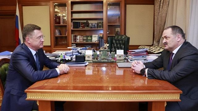 Меликов обсудил с Новаком энергетику и ЖКХ Дагестана