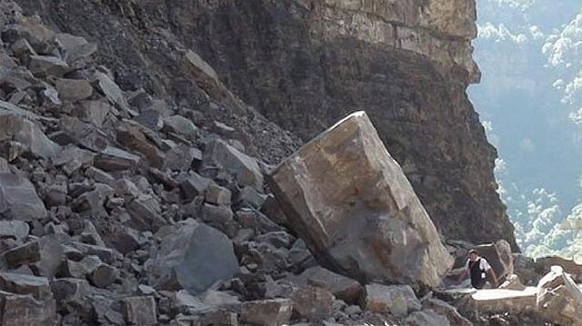 В Дагестане мощный камнепад разрушил здания: видео    