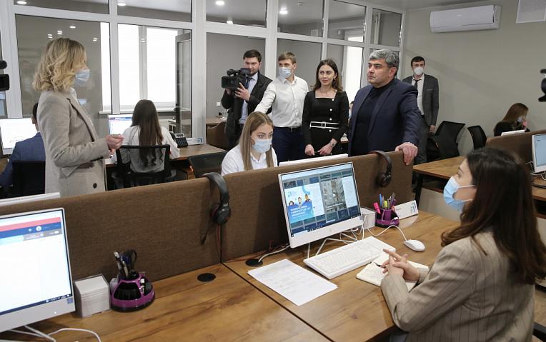  Казбек Коков посетил Центр управления регионом 