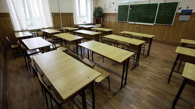 Директора школы из пригорода Ставрополя, унизившую учениц, привлекли к дисциплинарной ответственности  