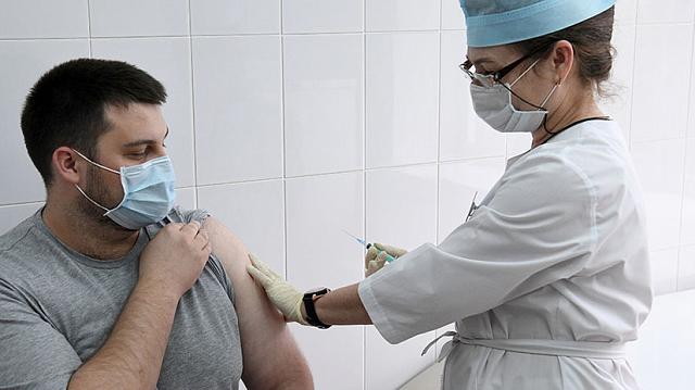 В Пскове коммунисты потребовали отменить постановление о вакцинации 