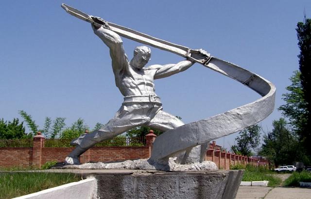 В Грозном «забыли» про памятник погибшим в ВОВ пожарным