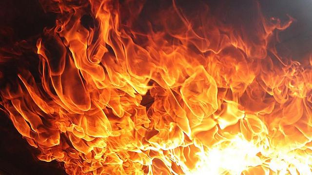 Два человека погибли при пожаре в авторемонтных боксах в Беслане