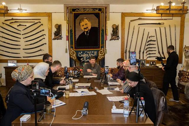 Более 8,3 тыс. вопросов поступило на прямую линию главы Чечни