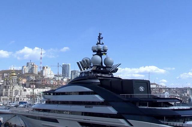 Олигарх Мордашов перегнал роскошную яхту с Сейшельских Островов во Владивосток