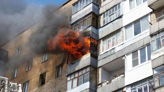 В КБР в многоэтажке случился пожар из-за неисправного счётчика: видео