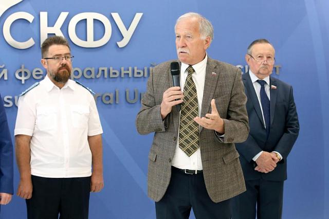 Председатель Думы Ставрополья открыл выставку об истории российского казачества