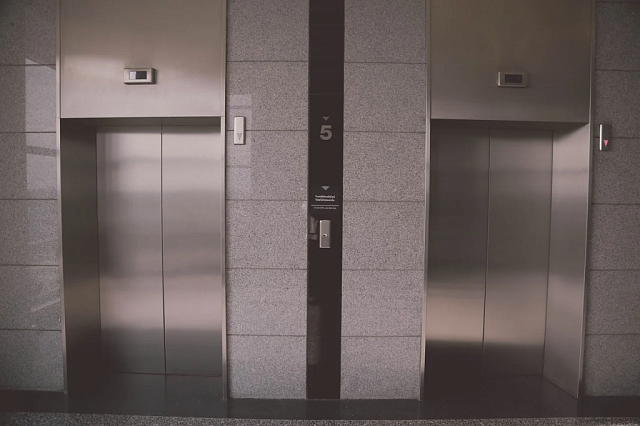 Все лифты с истекшим сроком эксплуатации заменят в многоэтажках КБР