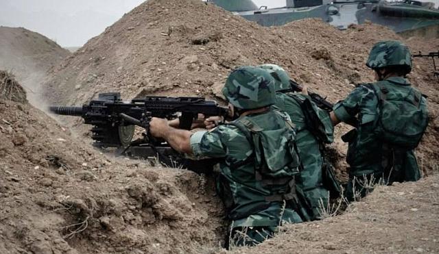 Минобороны Азербайджана заявило о семи погибших военных в боях на границе с Арменией