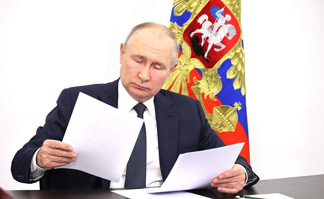 Путин наградил государственных деятелей из СКФО