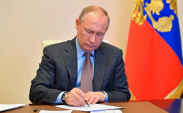 Путин подписал закон о признании ветеранами боевых действий участников спецоперации на Украине
