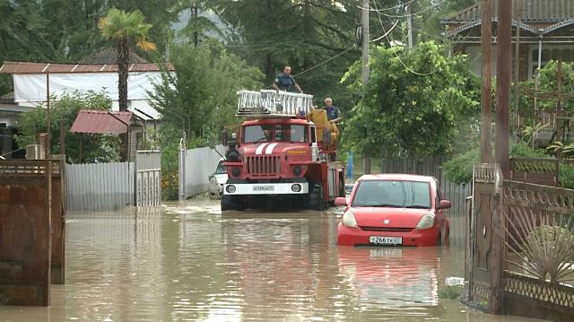 В Абхазии после ливней реки затопили около 400 домов