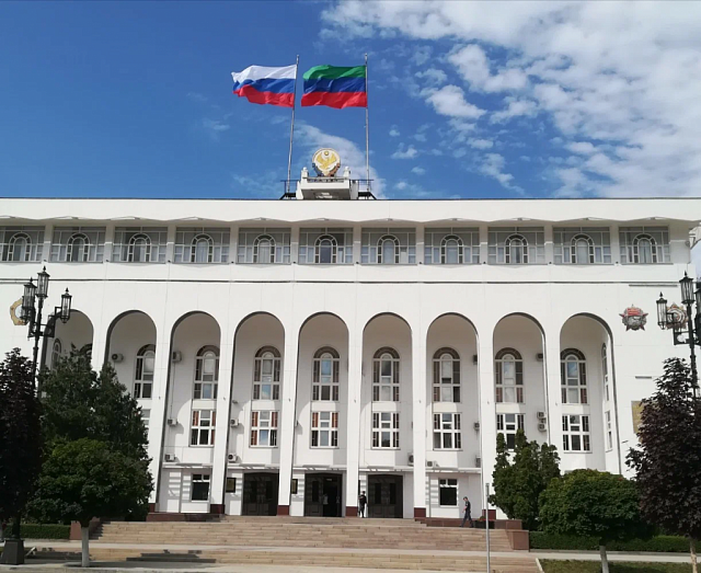 Власти ищут строителей для ремонта помещений Дома правительства Дагестана