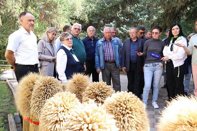 На Ставрополье селекционер назвал сорта пшеницы в честь своей жены и отца 