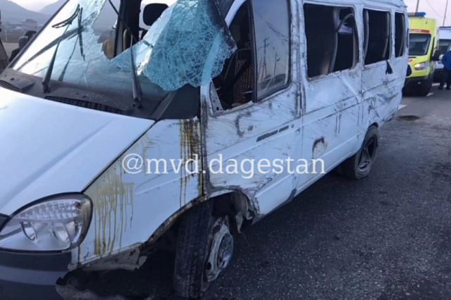 В Дагестане пассажирская «Газель» столкнулась с иномаркой