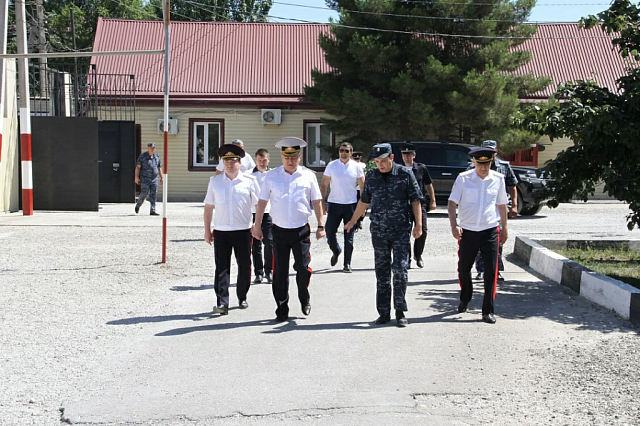 В течение трёх дней зам главы МВД РФ Кравченко проводил внезапные проверки полиции в Дагестане  