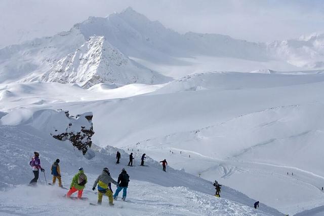 Из-за обилия снега на курорте «Эльбрус» кататься на лыжах  можно будет и в июне