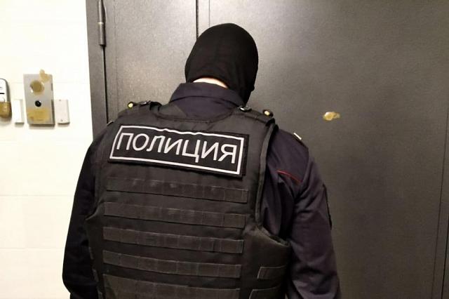 В Ингушетии в доме и на работе у полицейского провели обыски: видео  