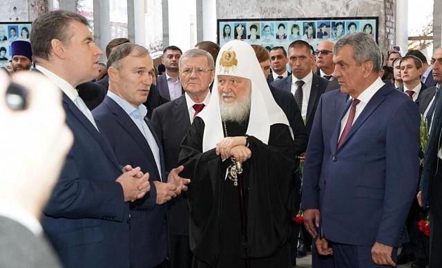 Патриарх Кирилл, будучи в РСО-А, почтил память погибших в бесланском теракте
