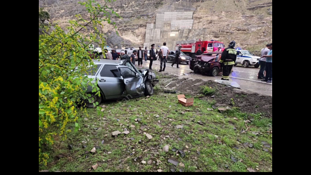 В Дагестане в ДТП погиб пассажир легковушки, а 6 человек попали в больницу