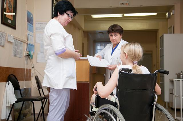 В КЧР планируют ввести доплаты медикам соцучреджений для инвалидов