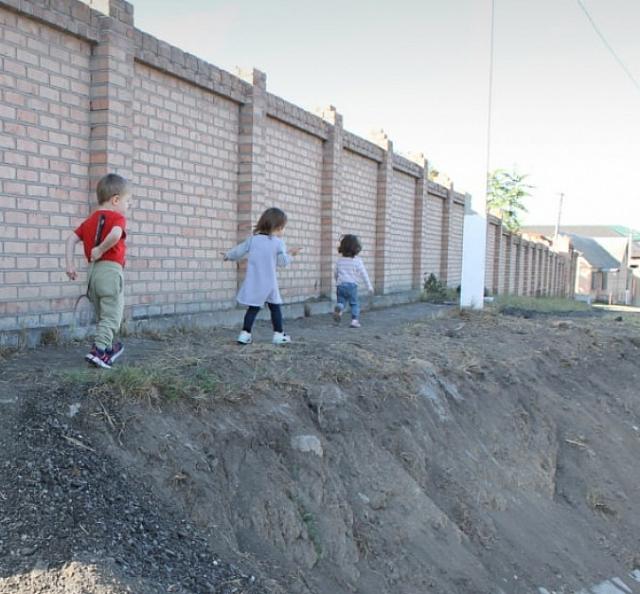 В Ингушетии дети получали травмы на опасном «тротуаре»