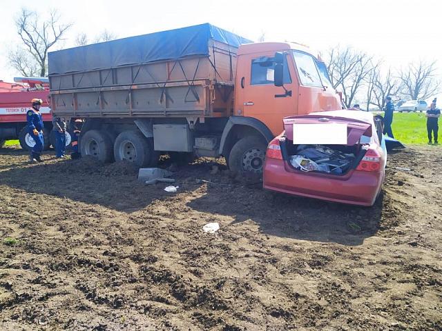 В столкновении грузовика с двумя легковушками погибли четыре жителя Ставрополья