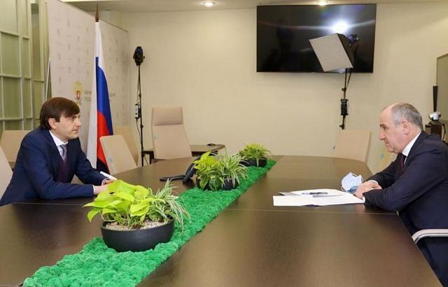  Главы сразу двух республик СКФО встретились с министром просвещения РФ 