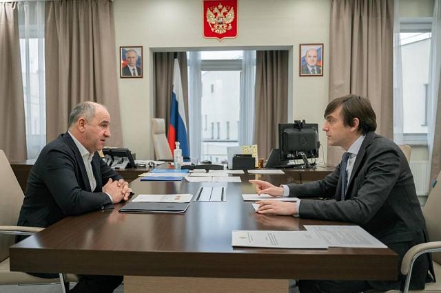Глава КЧР с министром просвещения РФ обсудили инфраструктуру для образования региона