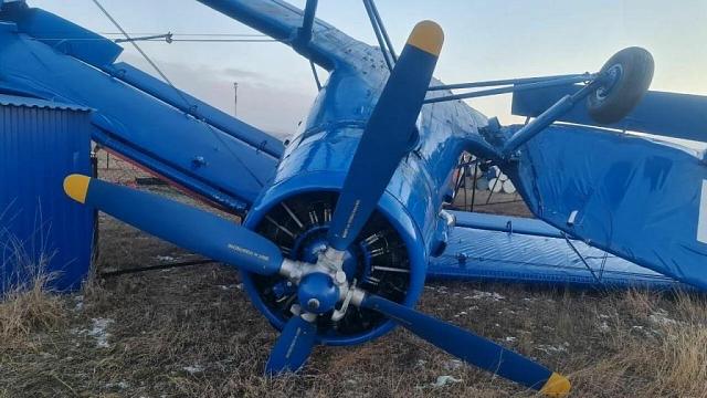 На Ставрополье из-за сильного ветра опрокинулся самолёт Ан-2