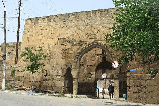 В Дербенте восстанавливают часть древней крепости, ворота Орта-Капы