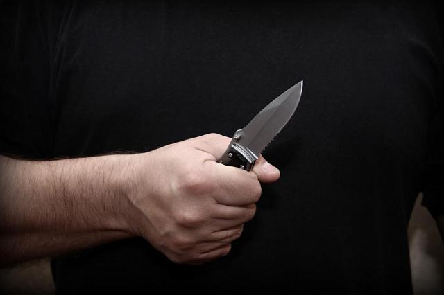 В Пермском крае старшеклассник порезал ножом учительницу