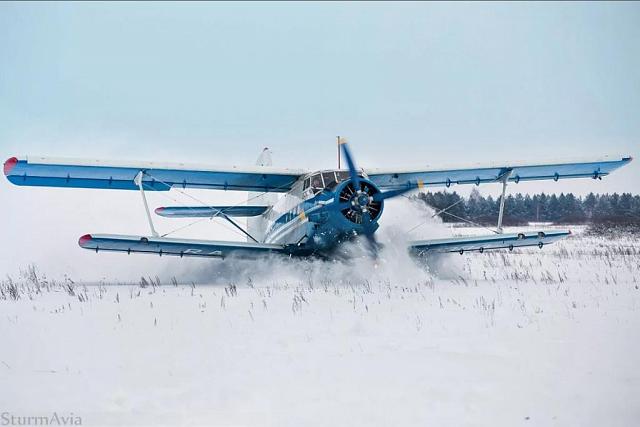 Ан-2 совершил вынужденную посадку в поле Ставрополья