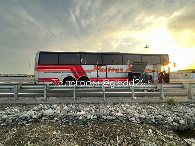 На Ставрополье в ДТП с автобусом пострадали три человека