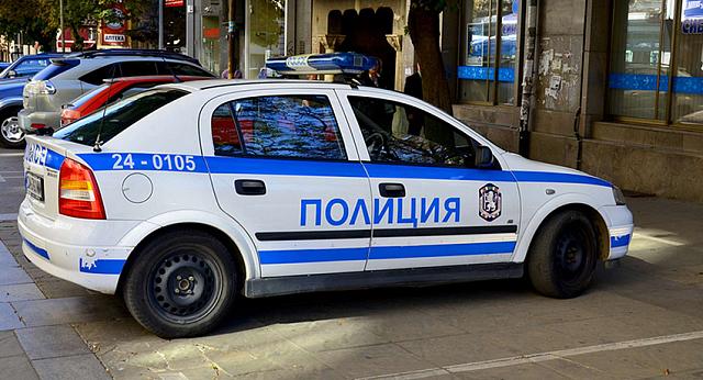 Полицейские из Дагестана и Подмосковья задержали подозреваемых в аферах: видео  