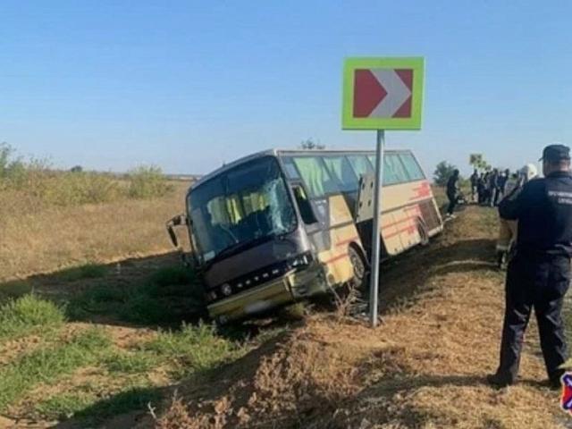 Автобус «Саратов-Махачкала» столкнулся с маршрутным такси