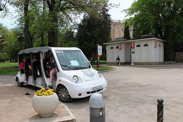 В Кисловодске по парку вновь ездят электромобили